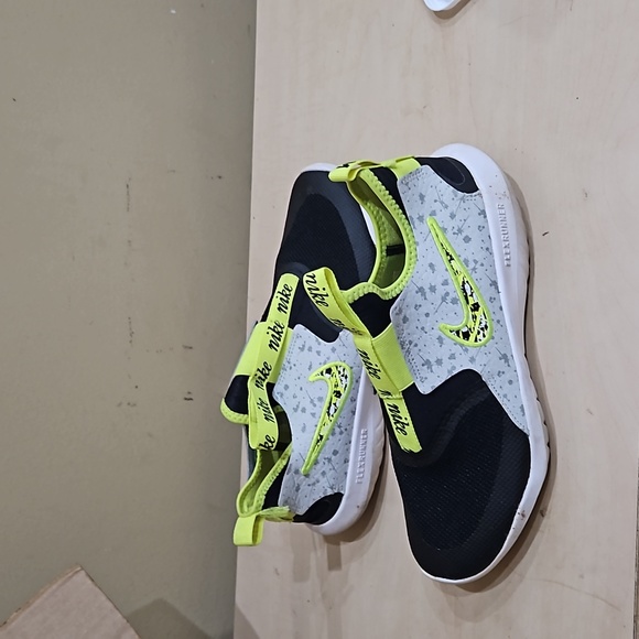 Slip on sneakers - Picture 2 of 3